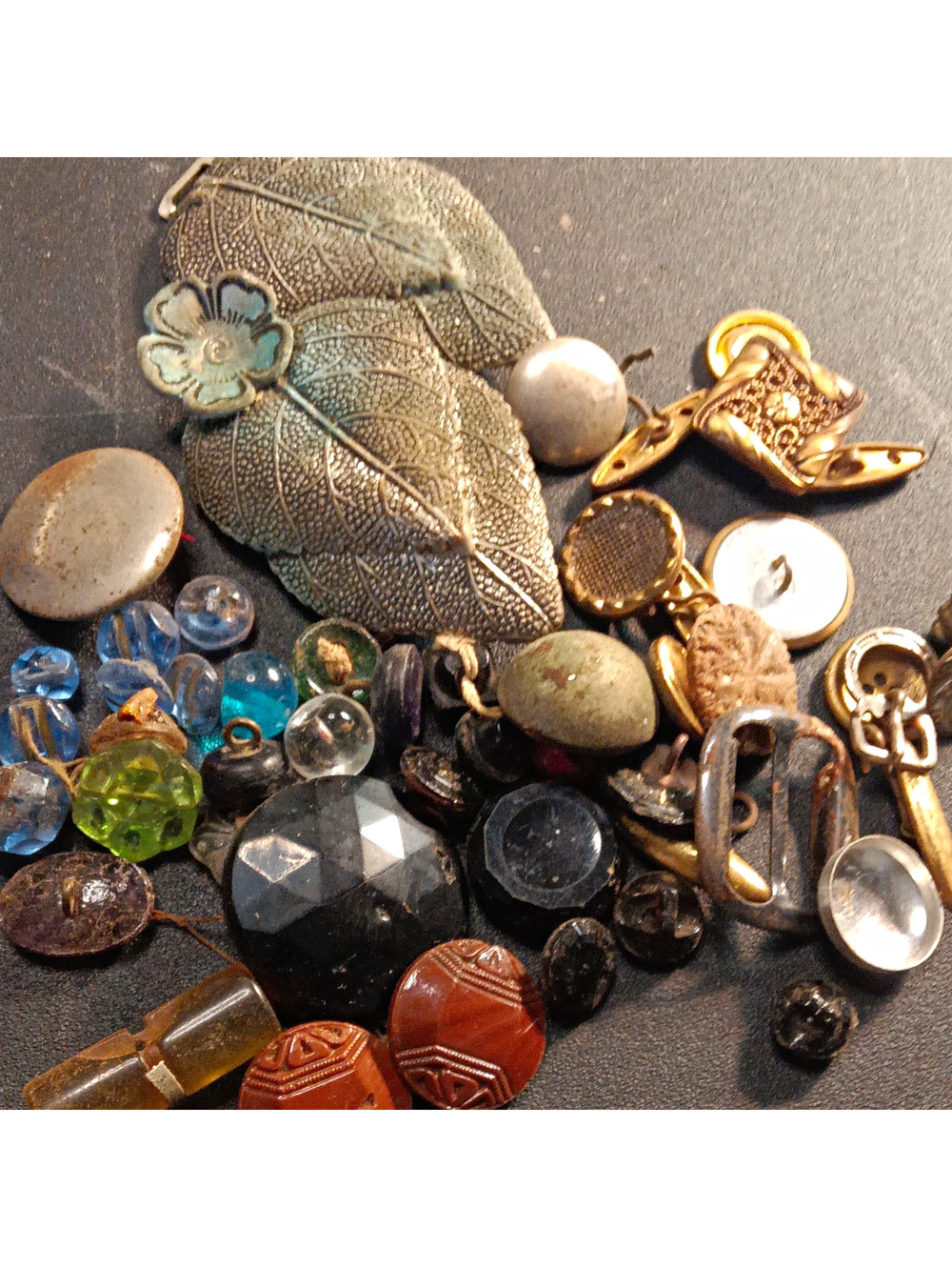 Mixed Lot Novelty Sewing Buttons 21-50 Glass Wood pc Multicolor Assorted Craft